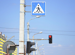 Из-за нелепой случайности водитель скутера едва не погиб в Волжском