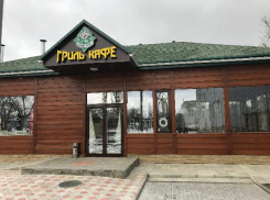 В Волжском построили «Гриль-кафе» с «живым огнем» в охотничьем домике