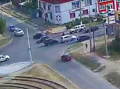 Волжский с утра встал в пробках из-за всплеска ДТП, - водители 