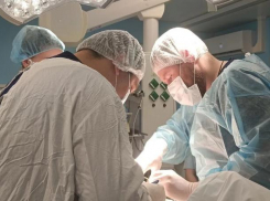 Ювелирная работа на сонной артерии: волжские врачи спасли женщину от опасной опухоли