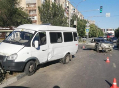 10-летняя девочка пострадала в столкновении маршрутки и «легковой» в Волжском