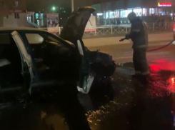 Машина загорелась в ходе движения: в Волжском произошел пожар