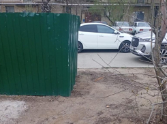 Мусор во дворе МКД убрали после публикации в «Блокнот Волжский»