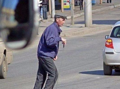 В Волжском иномарка сбила пенсионера