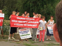 Мэрия города отмолчалась на митинге дольщиков «АхтубаСитиПарка» в Волжском