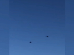 Вертолеты низко кружат над Волжским: видео 