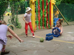 2-летний малыш сломал ногу в детском саду под Волгоградом