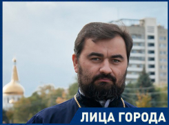 Некоторые волжане устраивают из Крещения Господне балаган, - настоятель храма Юрий Гарбуз