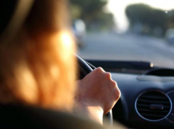 Женщина пострадала от столкновения автомобилей 