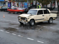 В Волгограде из-за неровной дороги произошло ДТП