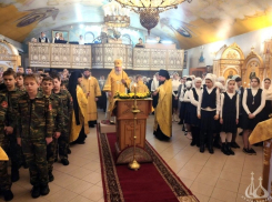 В волжскую православную гимназию пришел Дед Мороз с подарками от Николая Чудотворца