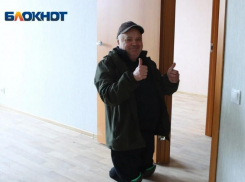 После нескольких лет мучений безногий глухонемой инвалид, благодаря «Блокнот Волжский», получил квартиру. Видео