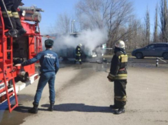 Волжский автобус сгорел полностью