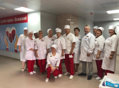 В Волжском отметили труд представителей самой гуманной профессии, пообещав модернизацию отдельных больниц и поликлиник