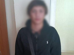 В Волжском подросток ограбил магазин: видео