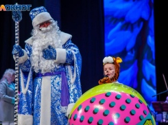 Дед следит за тобой весь год, а потом забирается в дом: волжский психолог об обманутых детях на счет Мороза