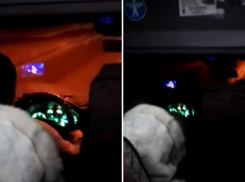 Брать деньги, управлять и смотреть кино: волжане нашли «Юлия Цезаря» за рулем маршрутки 160