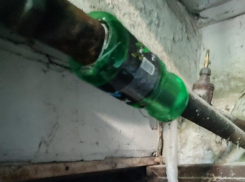 «УК Лада дом говорит, денег нет»: волжане на Карбышева, 14 требуют ремонта протекающей трубы