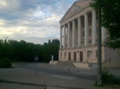 Порывистый ветер и дождь прогнозируют в День парашютиста в Волжском