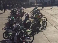 Состоялась финальная битва мотоциклов, квадроциклов и джипов в Волжском