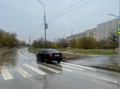 15-летнюю девушку сбили прямо на пешеходном переходе в Волжском