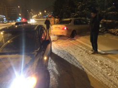 Волжанка вылетела на обочину дороги в Волжском