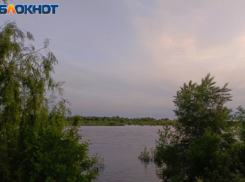 В Волжском пришлось спасать берег Ахтубы от фекального потопа