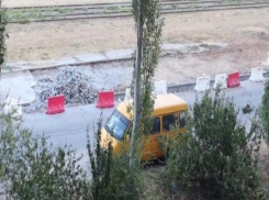 Единственную стоянку для машин решили убрать на улице Александрова в Волжском