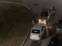 Конфликт водителей во дворе Волжского попал на видео