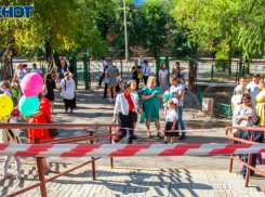 Классы в 4 школах закрыли на карантин по COVID-19 в Волжском