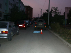 Волжский водитель сбил 2-летнюю девочку во дворе дома