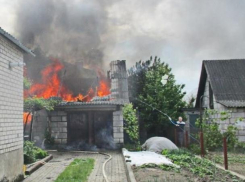 Частную собственность охватило огнем под Волжским