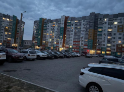 «Дети играют в кромешной темноте»: жители 28-го микрорайона Волжского просят вернуть освещение