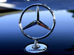 Дабы не лишиться Mercedes должник из Волгограда подарил его другу