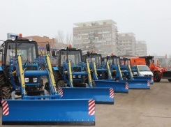 В Волжском 48 единиц техники готовы бороться со снегопадом и гололедицей 