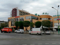 Из банка в центе Волжского экстренно эвакуировали людей