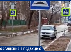 «Все обходят этот переход по воде и грязи», - волжанин пожаловался на неудобную «зебру»
