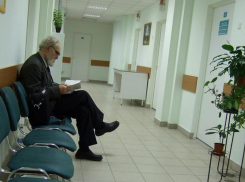 В Волжском и Волгограде проверяют работу поликлиник в новогодние каникулы
