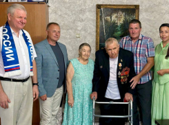 В Волжском ветераны ВОВ получили юбилейные медали, а участники СВО и волонтёры — награды за помощь фронту