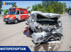 В Волжском на Зеленом произошло лобовое столкновение: фото с места ДТП