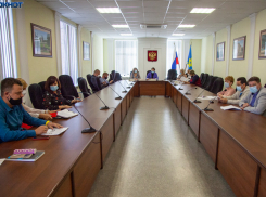 В Волжском изменят Устав города и уволят 5 депутатов