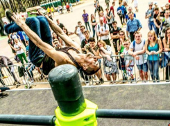 Фитоняшки Волжского решили сразиться за звание лучшего воркаутера