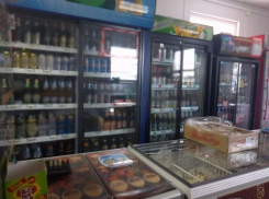 35 школ и детсадов Волжского пожаловались на соседство с торговцами спиртным и сигаретами