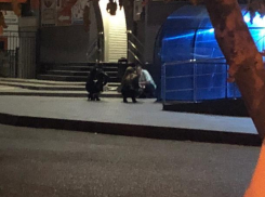 Гопницы в юбках на корточках насмешили волжан