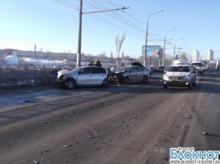 В Волгограде фольксваген протаранил четыре машины