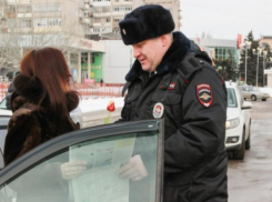 В Волжском автоледи останавливал «Цветочный патруль»