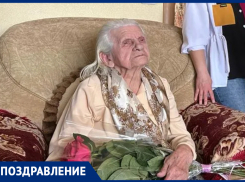 В Волжском Клавдию Мажову поздравили со 100-летнем юбилеем 