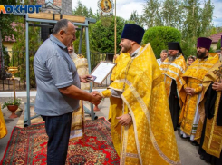 Настоятеля храма Святых Новомученников наградили за вклад в развитие Волжского