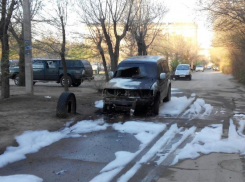 Неизвестные сожгли в Волжском внедорожник Mitsubishi Pajero