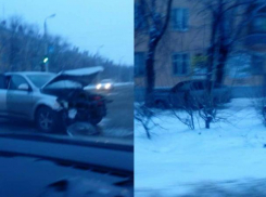 Нарушитель ПДД на «ВАЗе» залетел на обочину после сильной аварии